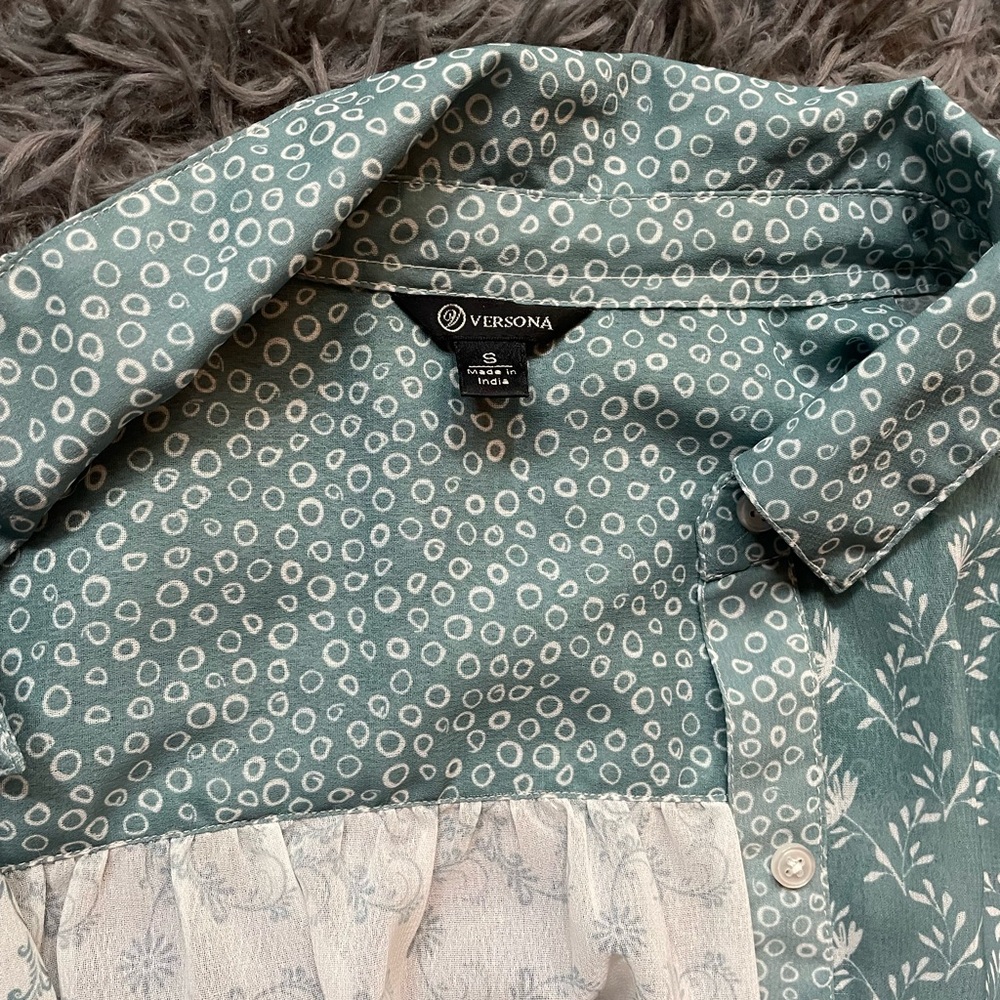 Versona  size small, cover up